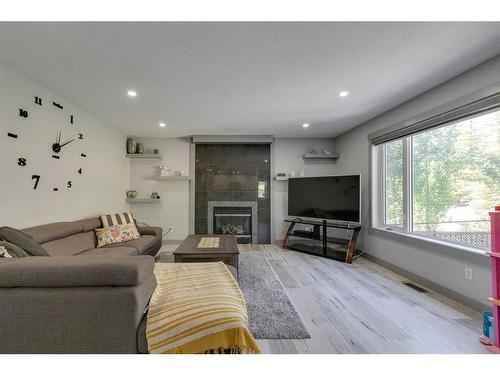 27 Edgeridge Green Nw, Calgary, AB - Indoor Photo Showing Living Room With Fireplace