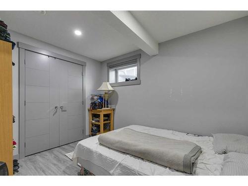 27 Edgeridge Green Nw, Calgary, AB - Indoor Photo Showing Bedroom