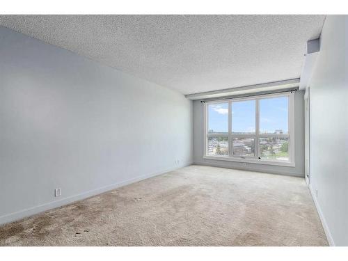 807-8710 Horton Road Sw, Calgary, AB - Indoor Photo Showing Other Room