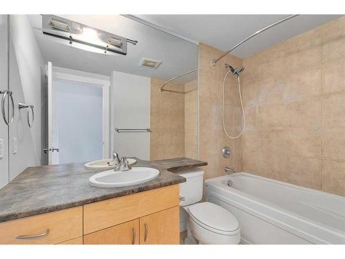 807-8710 Horton Road Sw, Calgary, AB - Indoor Photo Showing Bathroom