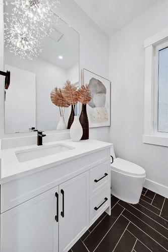 3420 Exshaw Road Nw, Calgary, AB - Indoor Photo Showing Bathroom