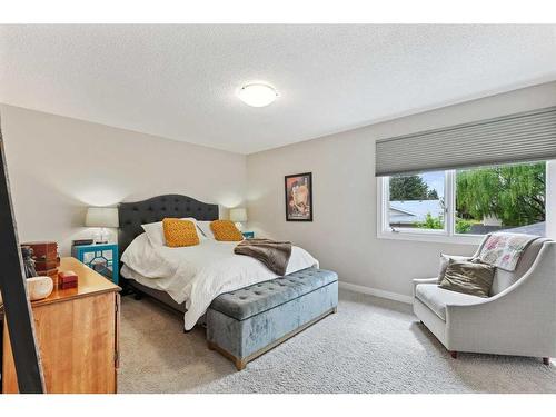 687 Cedarille Way Sw, Calgary, AB - Indoor Photo Showing Bedroom