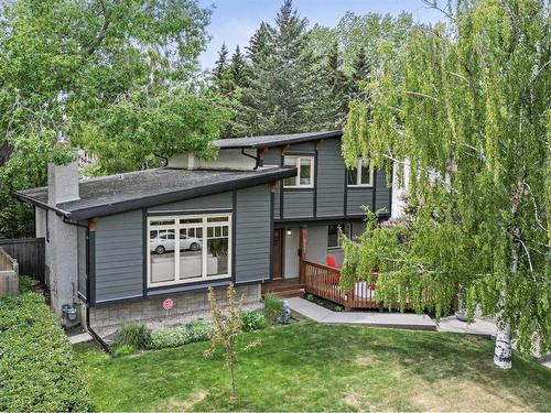 687 Cedarille Way Sw, Calgary, AB - Outdoor