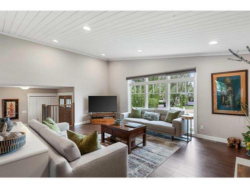 687 Cedarille Way Sw, Calgary, AB - Indoor Photo Showing Living Room