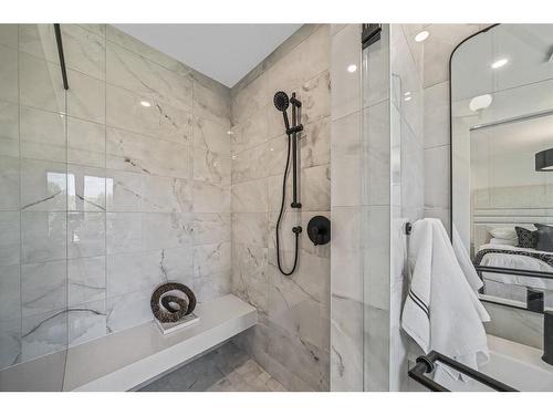 2301 13 Street Nw, Calgary, AB - Indoor Photo Showing Bathroom