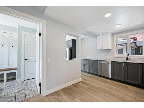 2217 23 Street Sw, Calgary, AB - Indoor Photo Showing Kitchen