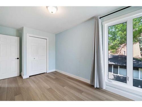 2217 23 Street Sw, Calgary, AB - Indoor Photo Showing Other Room