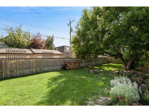 2217 23 Street Sw, Calgary, AB - Outdoor With Backyard