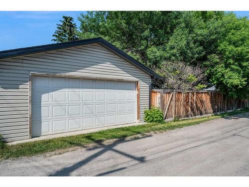 2217 23 Street Sw, Calgary, AB - Outdoor