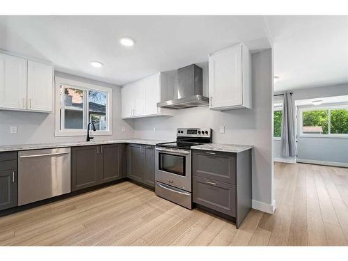 2217 23 Street Sw, Calgary, AB - Indoor Photo Showing Kitchen With Stainless Steel Kitchen With Upgraded Kitchen