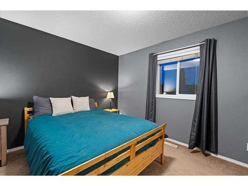 172 Prestwick Acres Se, Calgary, AB - Indoor Photo Showing Bedroom