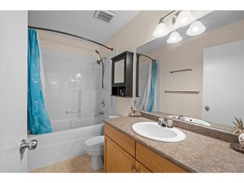 172 Prestwick Acres Se, Calgary, AB - Indoor Photo Showing Bathroom