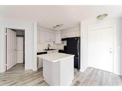 403-6000 Somervale Court Sw, Calgary, AB - Indoor Photo Showing Kitchen