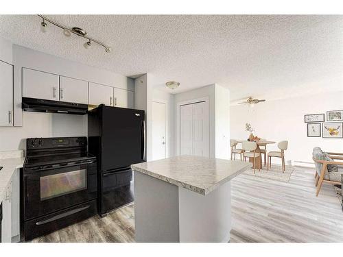 403-6000 Somervale Court Sw, Calgary, AB - Indoor Photo Showing Kitchen