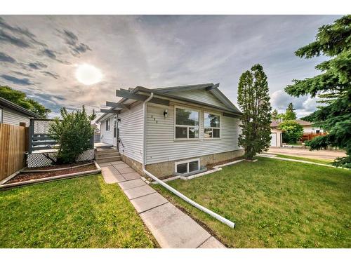 898 Rundlecairn Way Ne, Calgary, AB - Outdoor