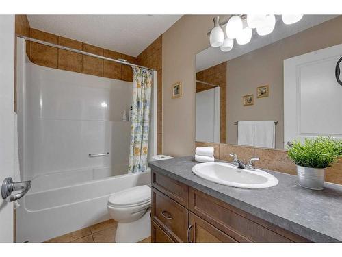 144 Mahogany Terrace Se, Calgary, AB - Indoor Photo Showing Bathroom