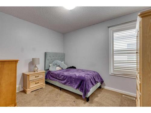 144 Mahogany Terrace Se, Calgary, AB - Indoor Photo Showing Bedroom