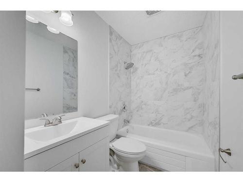 114-1055 72 Avenue Nw, Calgary, AB - Indoor Photo Showing Bathroom