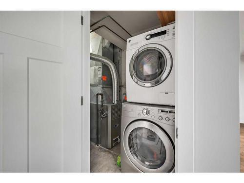 114-1055 72 Avenue Nw, Calgary, AB - Indoor Photo Showing Laundry Room
