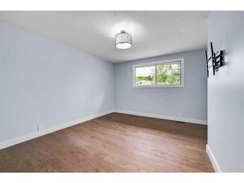 114-1055 72 Avenue Nw, Calgary, AB - Indoor Photo Showing Other Room