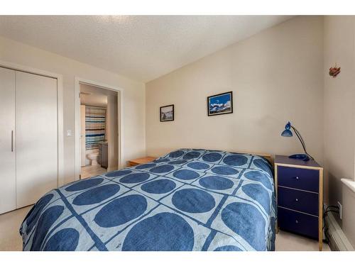 351-35 Richard Court Sw, Calgary, AB - Indoor Photo Showing Bedroom