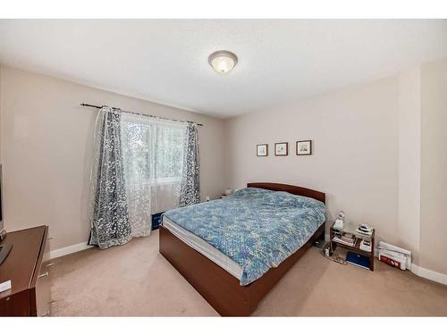 274 Covecreek Close Ne, Calgary, AB - Indoor Photo Showing Bedroom