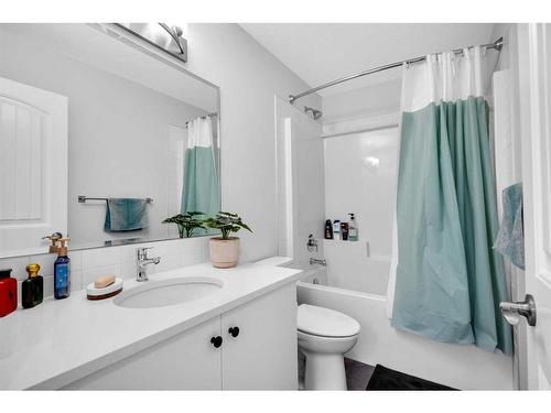 24 Legacy Glen Link Se, Calgary, AB - Indoor Photo Showing Bathroom