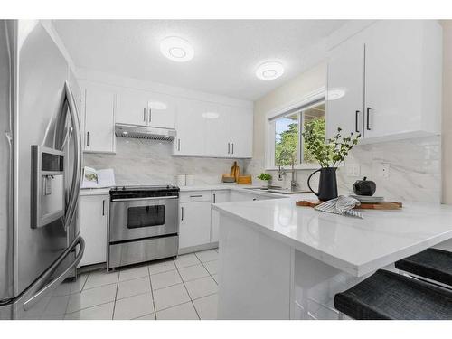 52 Woodmont Drive Sw, Calgary, AB - Indoor Photo Showing Kitchen With Upgraded Kitchen