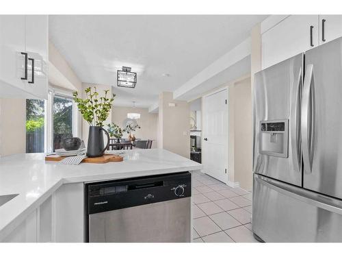 52 Woodmont Drive Sw, Calgary, AB - Indoor Photo Showing Kitchen