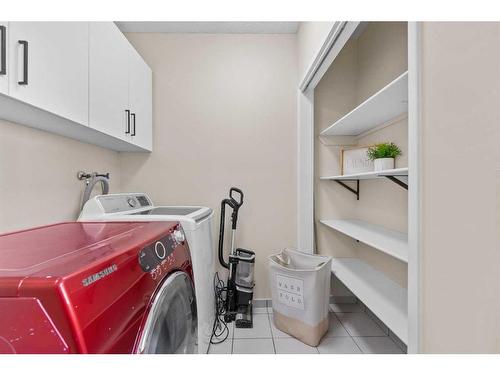 52 Woodmont Drive Sw, Calgary, AB - Indoor Photo Showing Laundry Room
