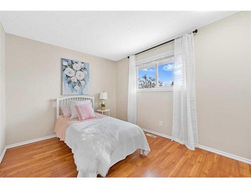 52 Woodmont Drive Sw, Calgary, AB - Indoor Photo Showing Bedroom