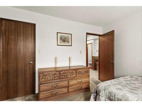124 Oakhampton Place Sw, Calgary, AB - Indoor Photo Showing Bedroom