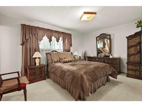 124 Oakhampton Place Sw, Calgary, AB - Indoor Photo Showing Bedroom