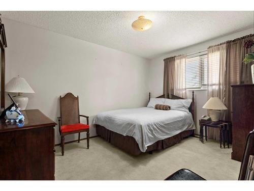 124 Oakhampton Place Sw, Calgary, AB - Indoor Photo Showing Bedroom