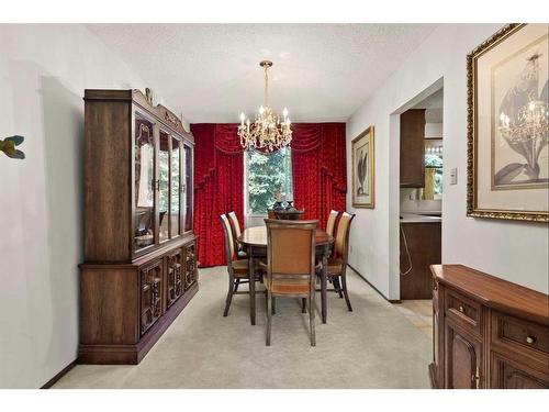 124 Oakhampton Place Sw, Calgary, AB - Indoor Photo Showing Dining Room