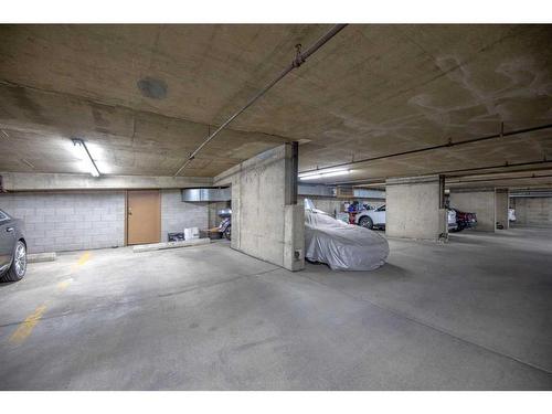 405-1215 Cameron Avenue Sw, Calgary, AB - Indoor Photo Showing Garage