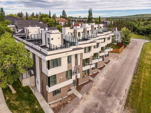 1404 22 Avenue Nw, Calgary, AB - Outdoor With View
