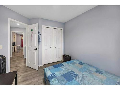355 Saddlebrook Way Ne, Calgary, AB - Indoor Photo Showing Bedroom