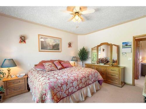 30306 Woodland Heights, Rural Rocky View County, AB - Indoor Photo Showing Bedroom