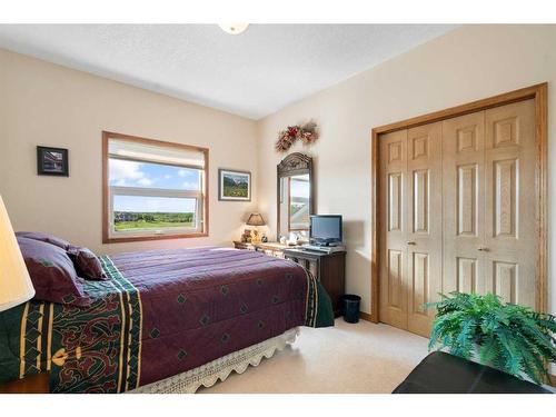 30306 Woodland Heights, Rural Rocky View County, AB - Indoor Photo Showing Bedroom