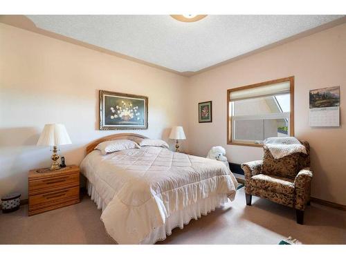 30306 Woodland Heights, Rural Rocky View County, AB - Indoor Photo Showing Bedroom