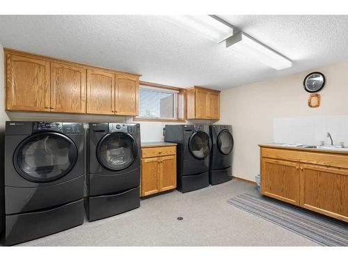 30306 Woodland Heights, Rural Rocky View County, AB - Indoor Photo Showing Laundry Room