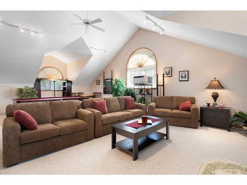 30306 Woodland Heights, Rural Rocky View County, AB - Indoor Photo Showing Living Room