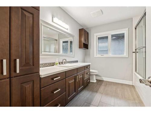 2526 19 Street Sw, Calgary, AB - Indoor Photo Showing Bathroom