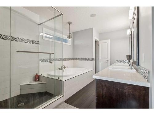 2526 19 Street Sw, Calgary, AB - Indoor Photo Showing Bathroom