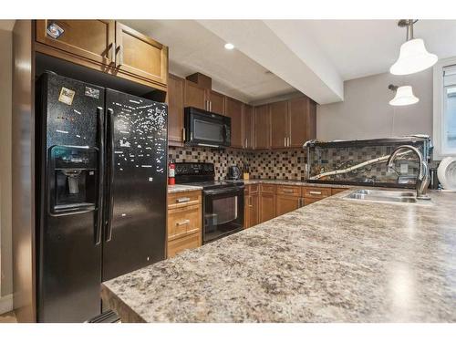 2526 19 Street Sw, Calgary, AB - Indoor Photo Showing Kitchen With Double Sink