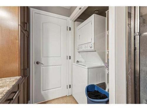 2526 19 Street Sw, Calgary, AB - Indoor Photo Showing Laundry Room