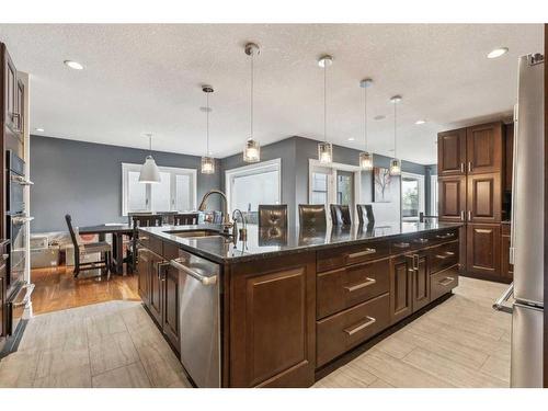 2526 19 Street Sw, Calgary, AB - Indoor Photo Showing Kitchen With Upgraded Kitchen