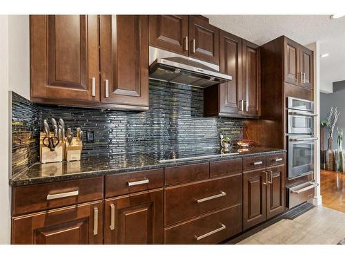 2526 19 Street Sw, Calgary, AB - Indoor Photo Showing Kitchen