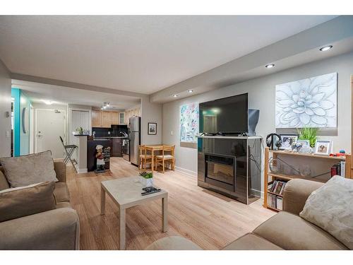 104-728 3 Avenue Nw, Calgary, AB - Indoor Photo Showing Living Room